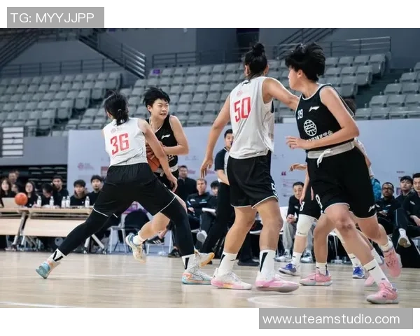 姚明机器舞：跨越篮球与舞蹈的奇妙结合展现运动员的无限魅力与创造力