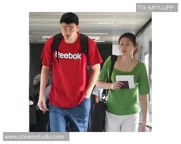 姚明挑战传统形象展现女装魅力引发时尚界热议