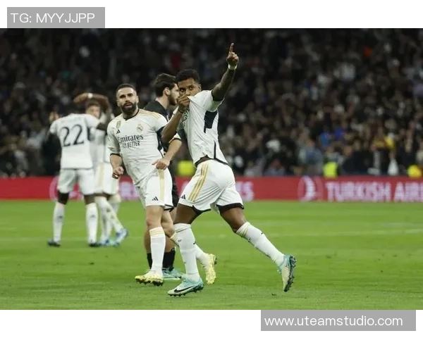 欧冠大战：皇马逆转那不勒斯引发转会风波全场沸腾