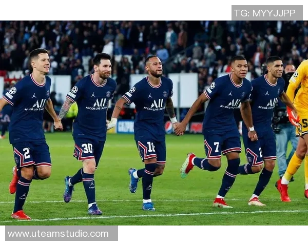 中超精彩对决莱比锡逆转巴黎圣日耳曼帽子戏法引爆全场热情